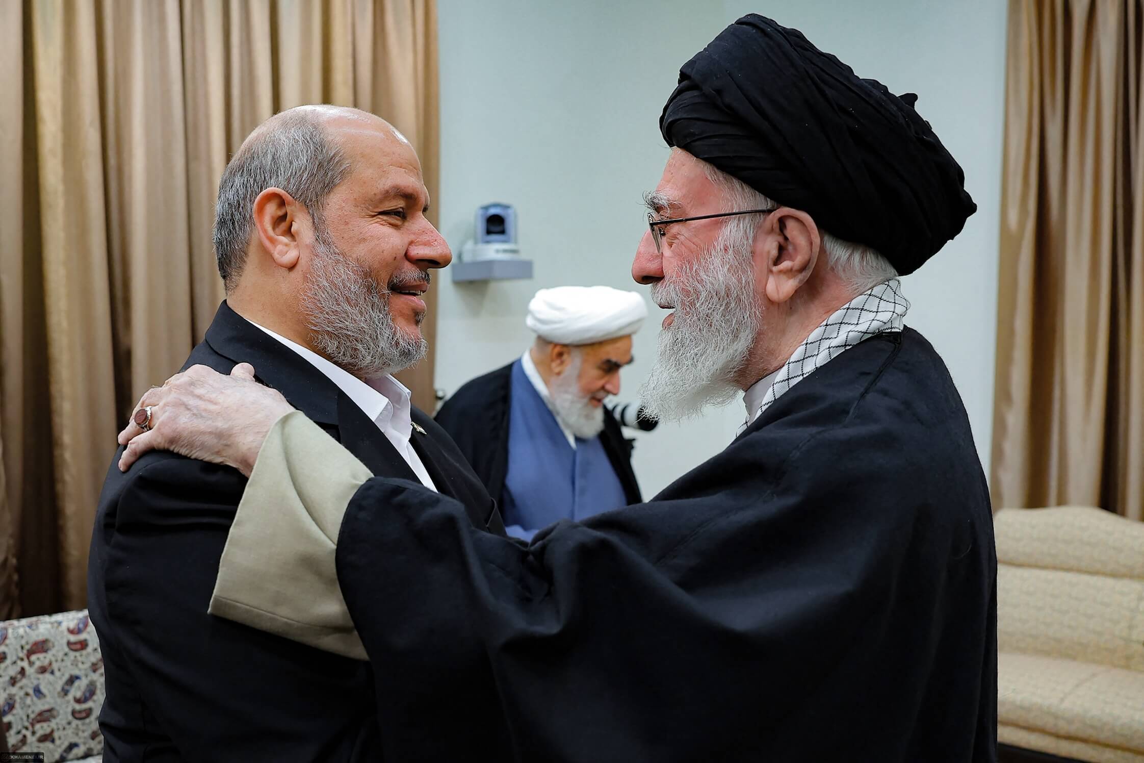 Khamenei empfing Hamas-Vize Khalil al-Hayya (l.) am 8. Februar 2025 in Teheran. Nun soll al-Hayya tot sein.