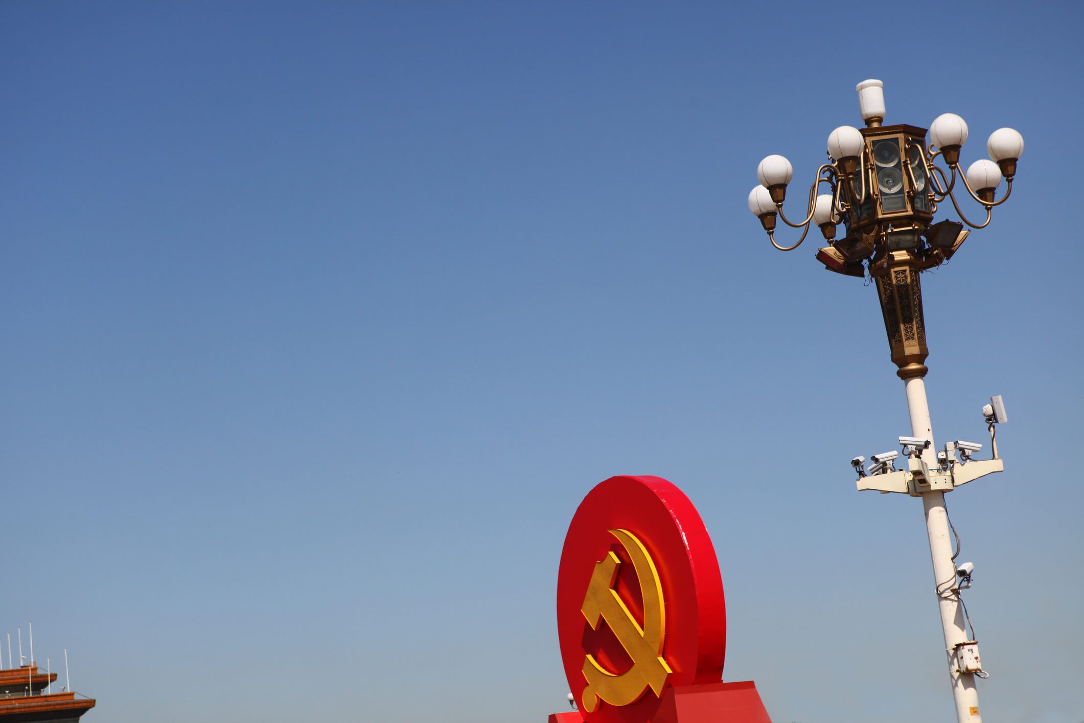 Allsehende Augen: Überwachungskameras am Tian’anmen-Platz – Symbol für Chinas digitalen Kontrollstaat.