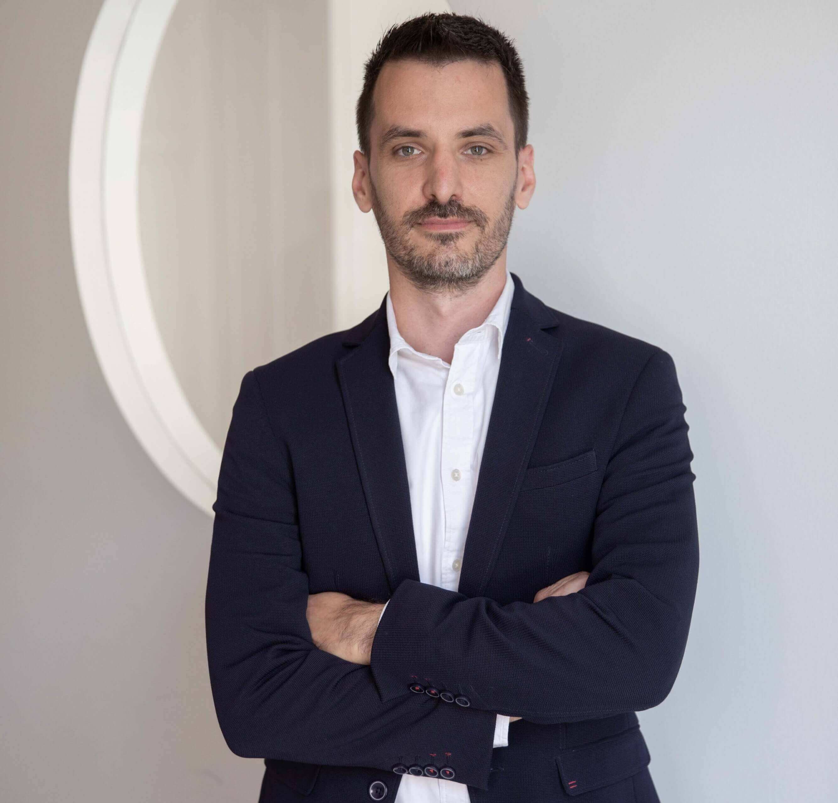 „Verständlicherweise sind die Sozialleistungen in der Corona-Pandemie stark ausgeweitet worden. Doch der Staat hat es nicht geschafft, nach der Krise das Bremspedal zu finden“, meint Agenda-Austria-Ökonom Dénes Kucsera.