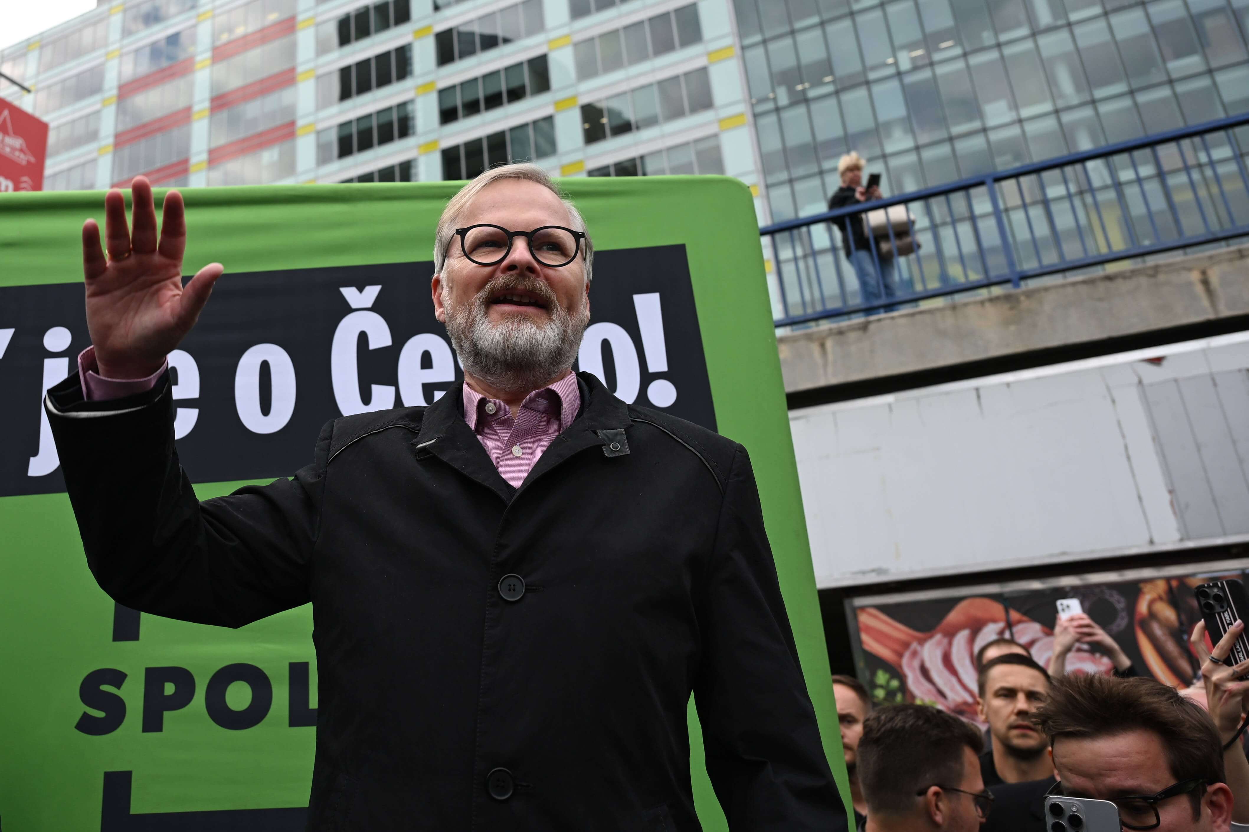 Der tschechische Premierminister, Vorsitzende der Koalition Spolu und Vorsitzende der Bürgerdemokraten (ODS), Petr Fiala, ist während des Wahlkampfs der Partei in Prag zu sehen. Die Parlamentswahlen in Tschechien finden am 3. und 4. Oktober 2025 statt.