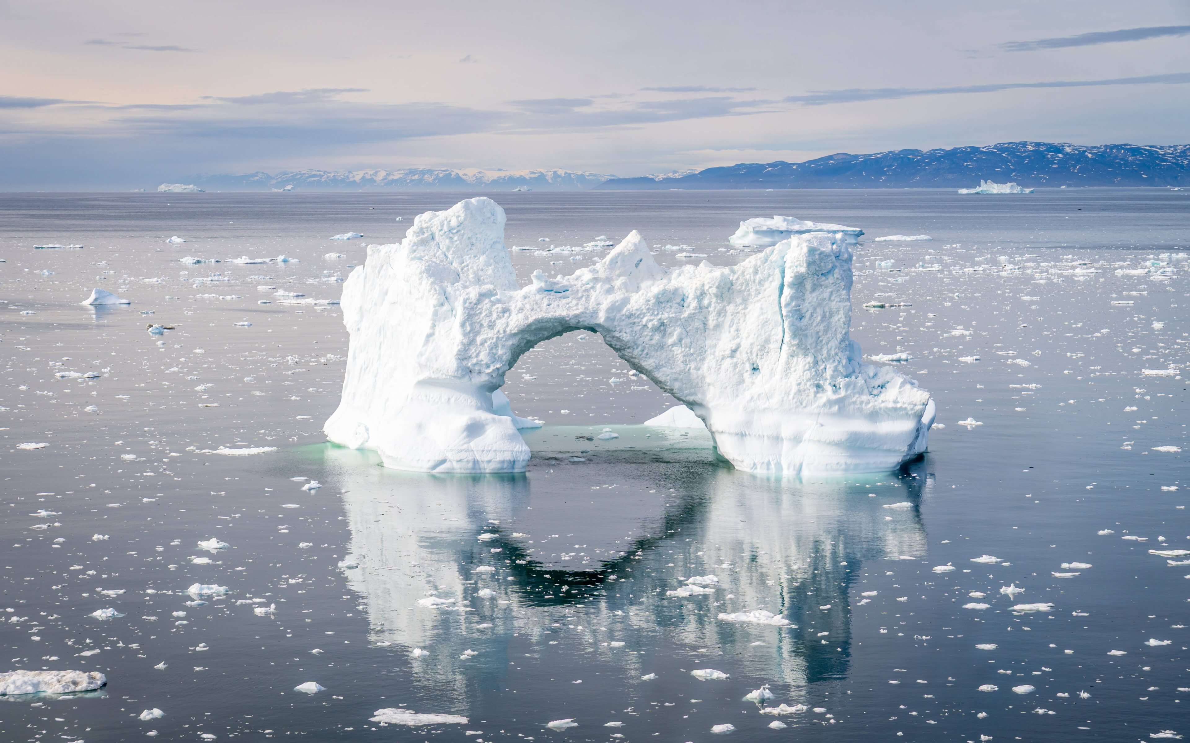 Spektakuläre Eisformation vor der Küste Grönlands: Solche Bilder stehen für die Faszination, aber auch für die Unsicherheiten in den Klimaprognosen.