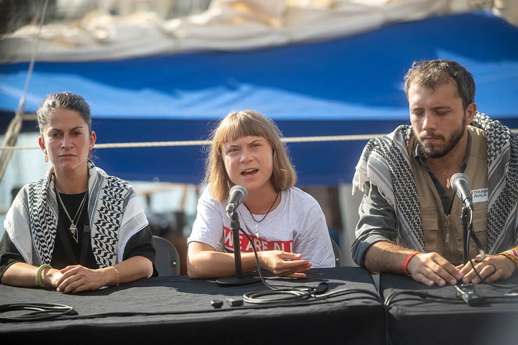 Thunberg Seite an Seite mit anderen Gaza-Aktivisten – doch statt Hilfe bringt die Flottille vor allem Schlagzeilen.
