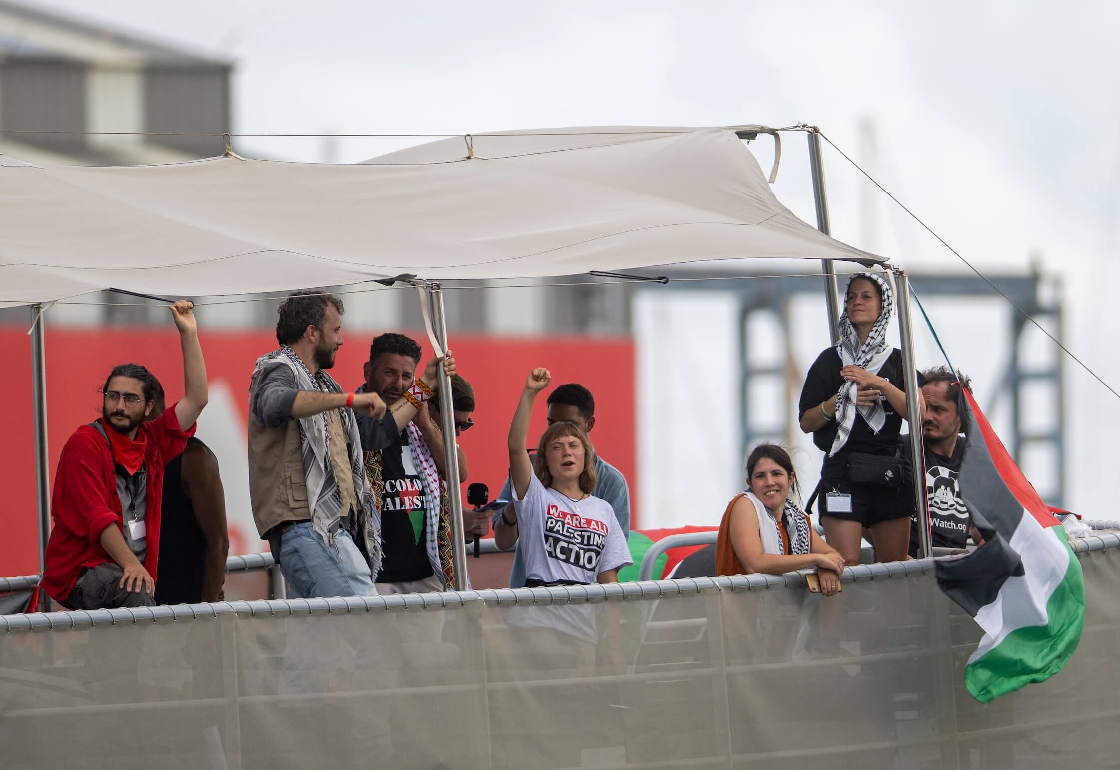 Greta Thunberg und Mitstreiter beim Absegeln der Gaza-Flottille in Barcelona. Dahinter steckt in Wahrheit die Hamas selbst, wie Dokumente belegen.