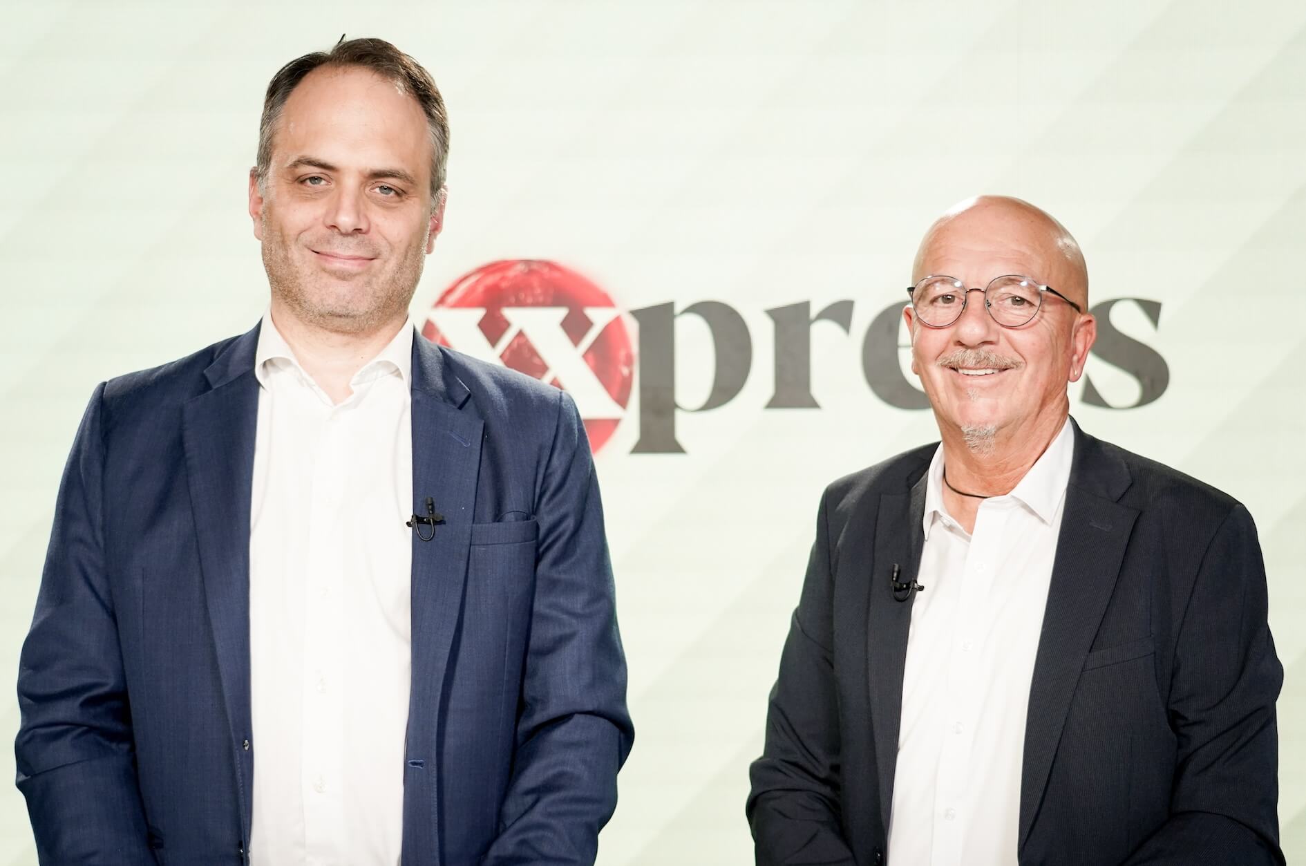 exxpress-Redakteur Stefan Beig (l.) spricht mit Trafikanten-Obmann Andreas Schiefer (r.) über die EU-Pläne für eine „raucherfreie Generation“.