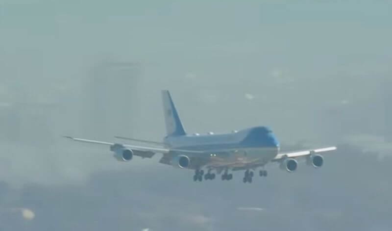Die Air Force One im Landeanflug auf den Flughafen Ben Gurion