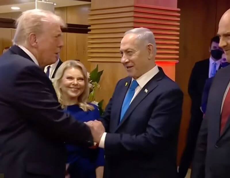 Trump wird erneut von Benjamin Netanjahu begrüßt, diesmal im israelischen Parlament in Jerusalem.