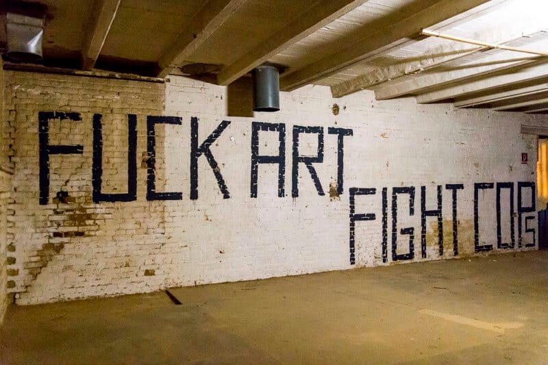 „Fuck Art, Fight Cops“-Graffiti: Kunst im Mehringhof in Berlin