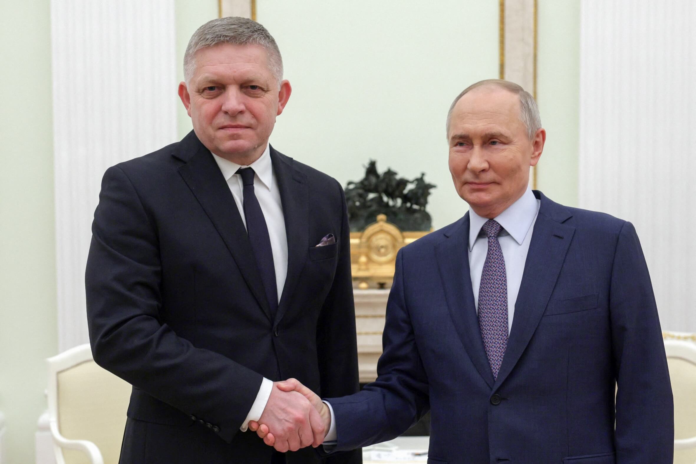 Der slowakische Ministerpräsident Robert Fico (l.) zu Besuch bei Russlands Präsident Wladimir Putin (r.): Auch er setzt auf Dialog.