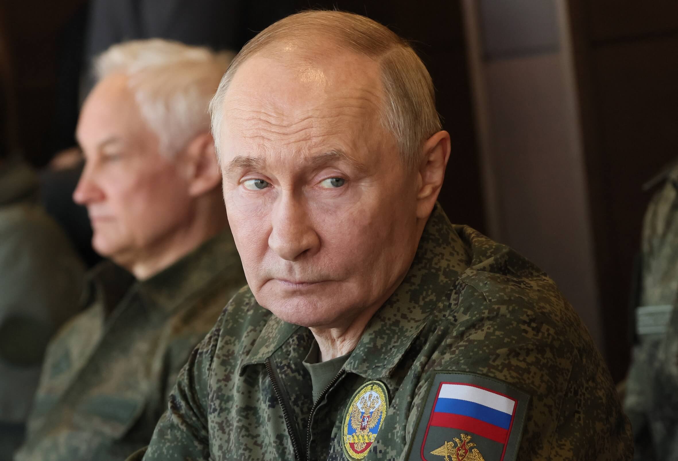 Putins Verhandlungsposition ist gestärkt. Auf dem Schlachtfeld befindet sich das Momentum auf Russlands Seite – und Selenskyj ist durch den Korruptionsskandal geschwächt.