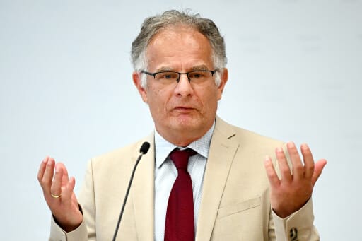 Trotz hoher Risiken sieht Finanzminister Markus Marterbauer (SPÖ), keine großen Problem. Schlimmstenfalls koste das Abenteuer Österreich eine Milliarde Euro.