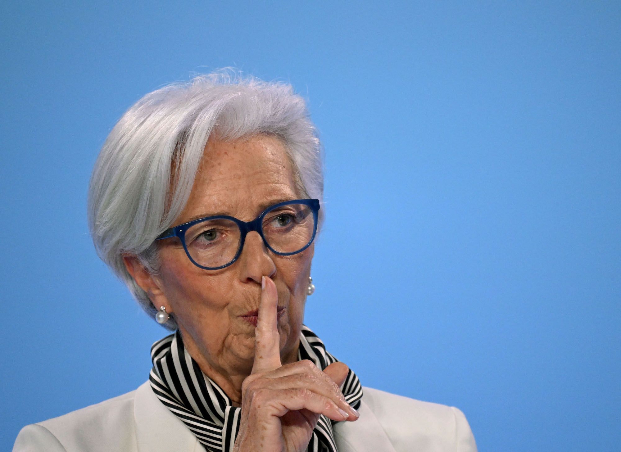 Auch EZB-Präsidentin Christine Lagarde mahnt: „Entscheidung muss im Einklang mit dem Völkerrecht stehen.“