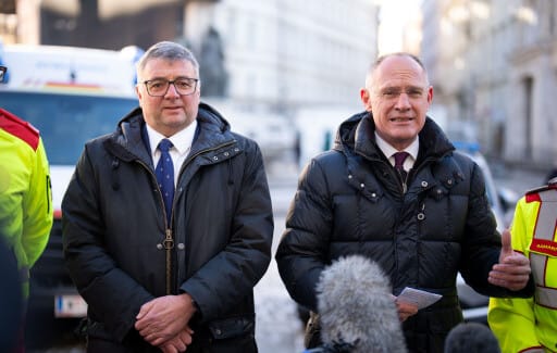 Lokalaugenschein bei den Vorbereitungen zum Jahreswechsel mit Staatssekretär Jörg Leichtfried (SPÖ) und Innenminister Gerhard Karner (ÖVP).