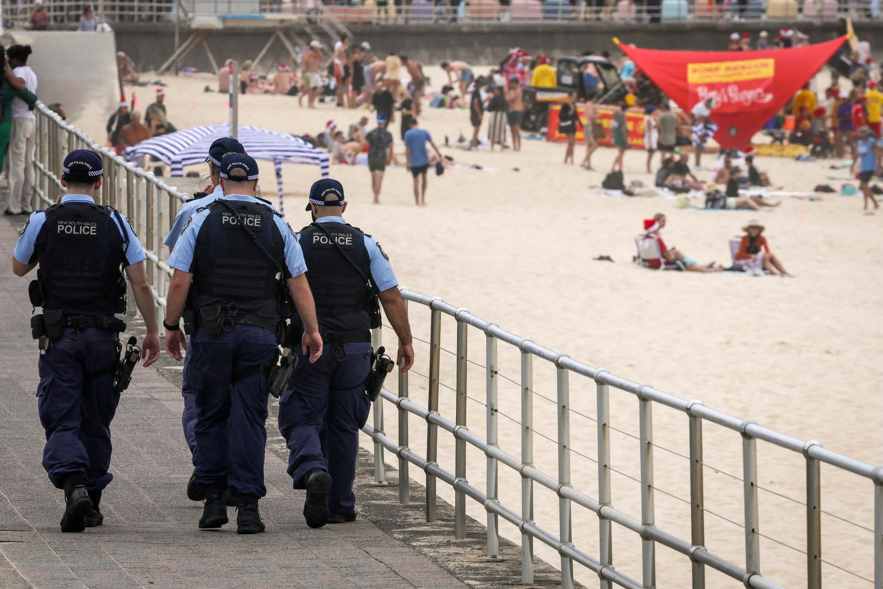 Polizei patrouilliert zu Weihnachten am Bondi Beach – nach dem Anschlag vom 14. Dezember.