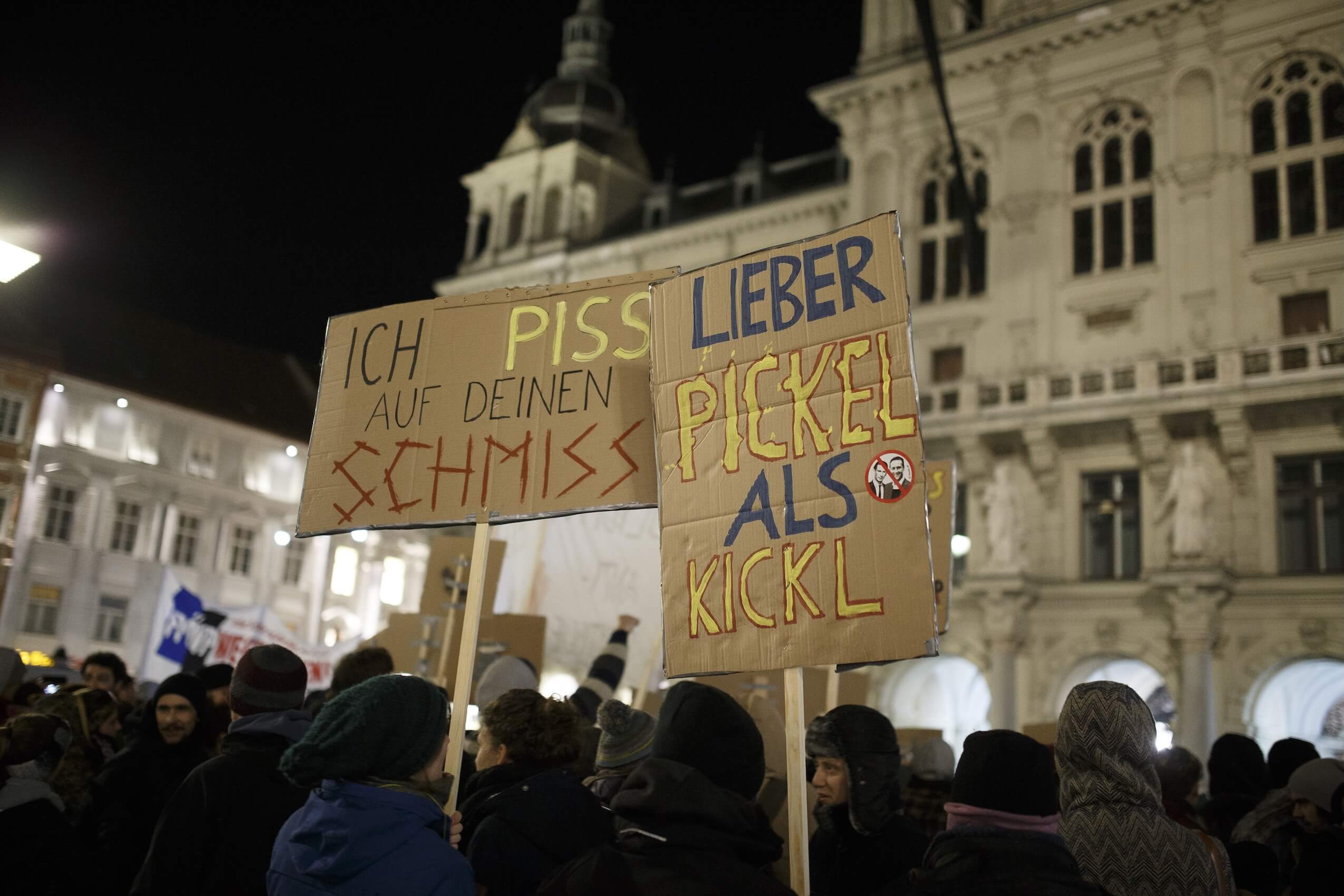 Linke Aktivisten demonstrieren gegen den Akademikerball, den sie als Symbol „rechter Eliten“ bekämpfen.
