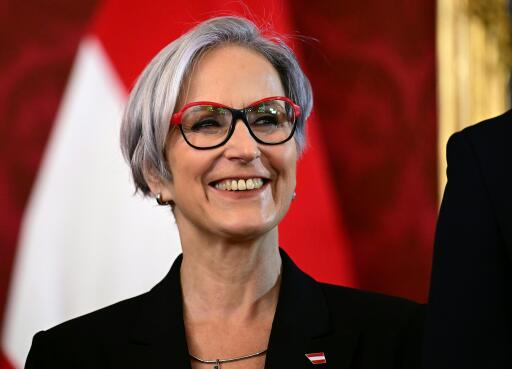 „Justizministerin Anna Sporrer (SPÖ) geriet zuletzt rund um den aufsehenerregenden Fall Anna und die Debatte um ‚Nur Ja heißt Ja‘ unter Druck – Antworten auf konkrete Fälle wie Marlene bleiben jedoch aus.“