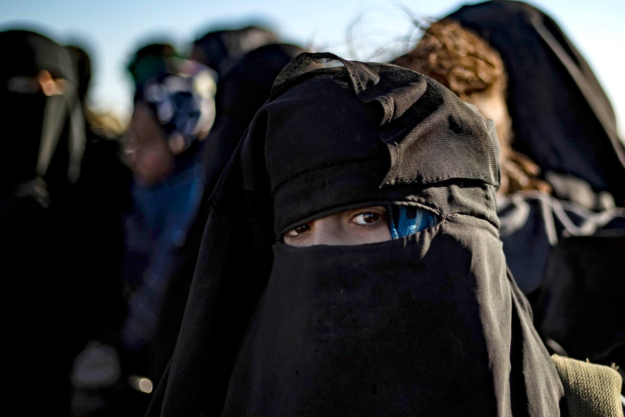 Frauen nach dem Fall von Baghouz 2019: IS-Verdacht kann in EU-Asylleitlinien die Schutzchance erhöhen.