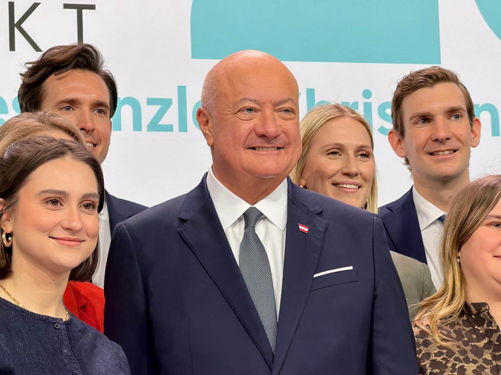 Kanzler Stocker hat die Volksbefragung angekündigt