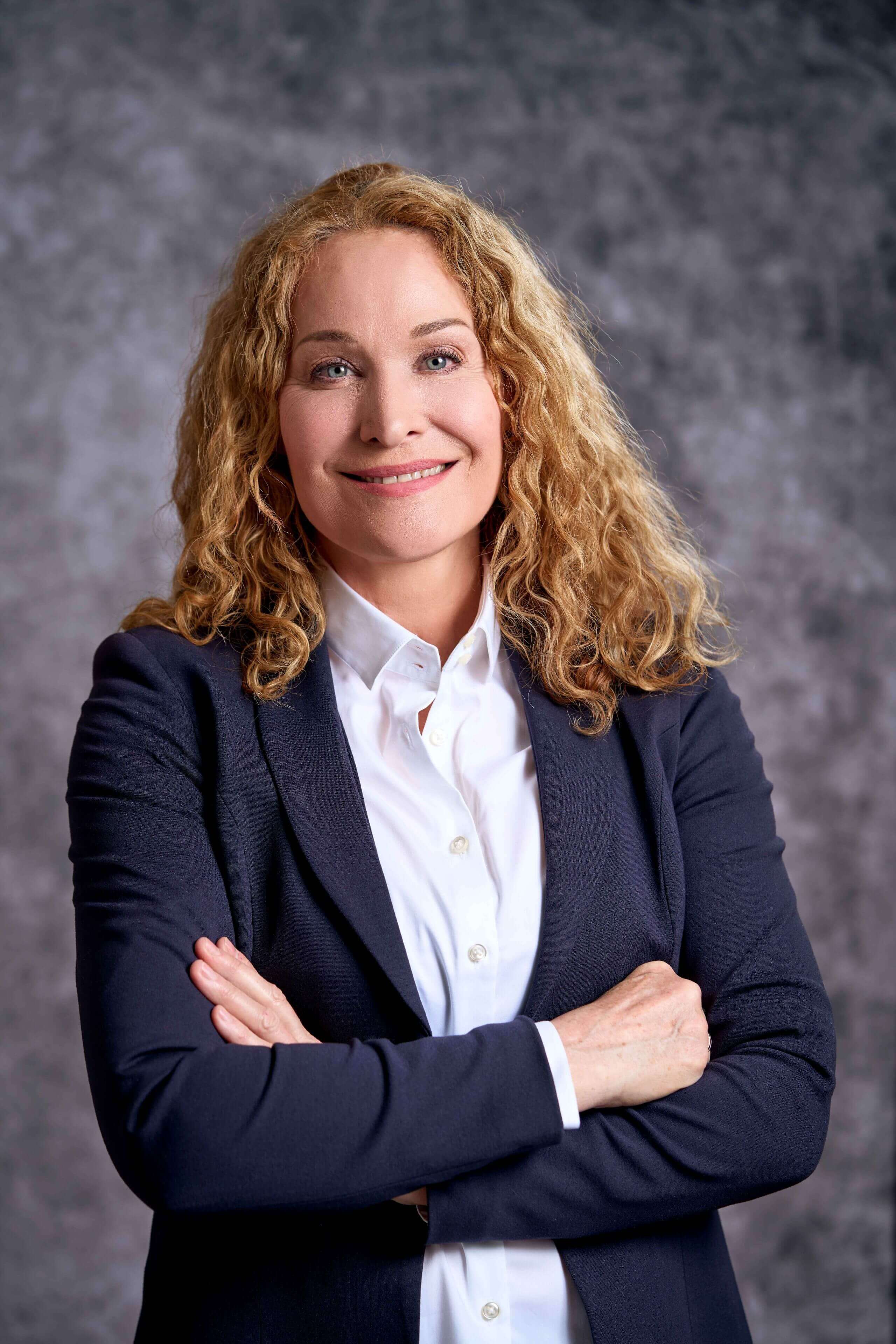 Mag. Marie-Christine Giuliani-Sterrer, BA ist eine österreichische Politikerin der FPÖ und seit Oktober 2024 Abgeordnete zum Nationalrat. Vor ihrer politischen Karriere war sie über drei Jahrzehnte als bekannte Radio- und Fernsehmoderatorin für den ORF tätig.