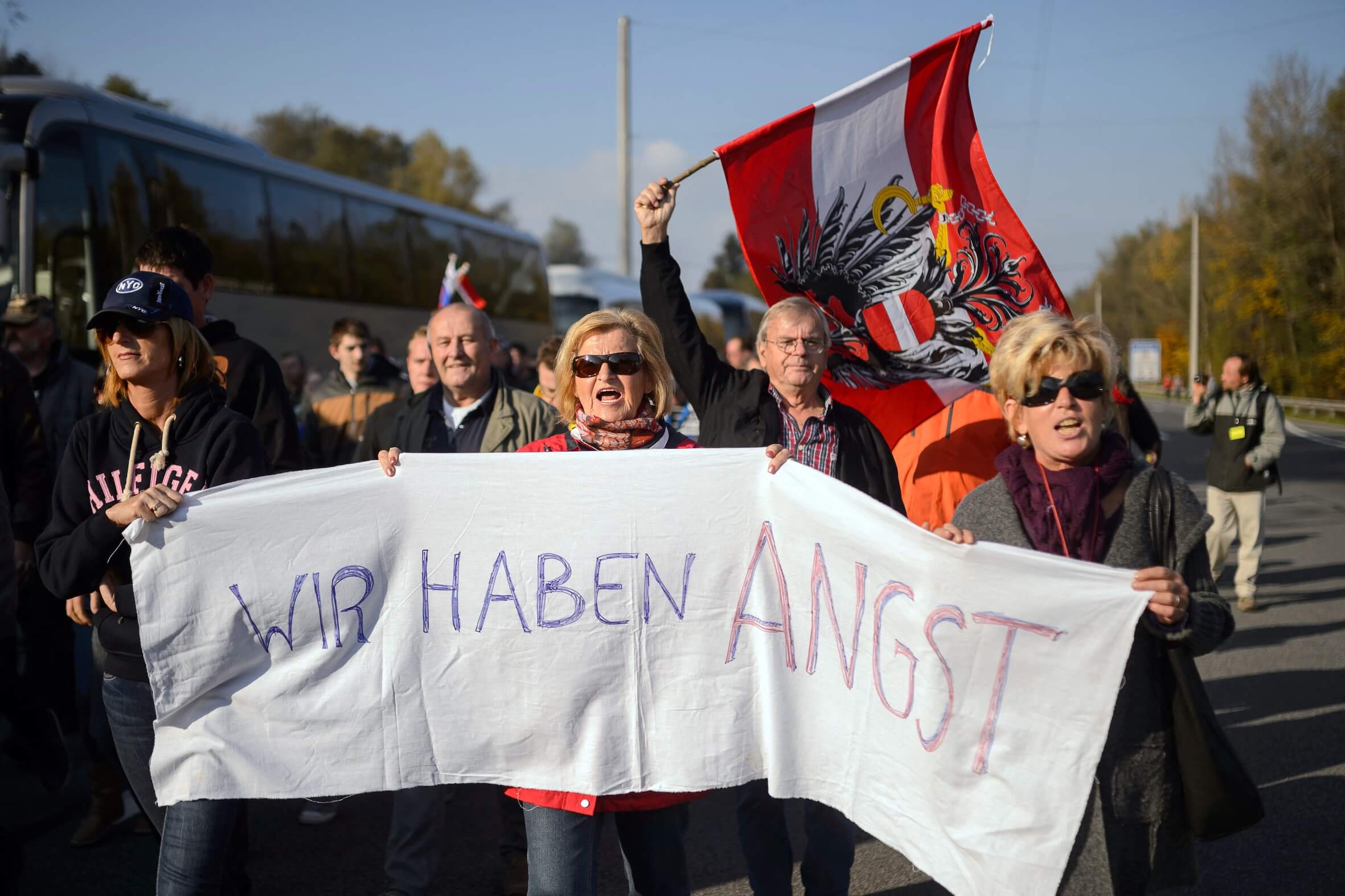 Die ersten Demonstranten in Spielfeld protestieren gegen den Massenzuzug: „Wir haben Angst“.