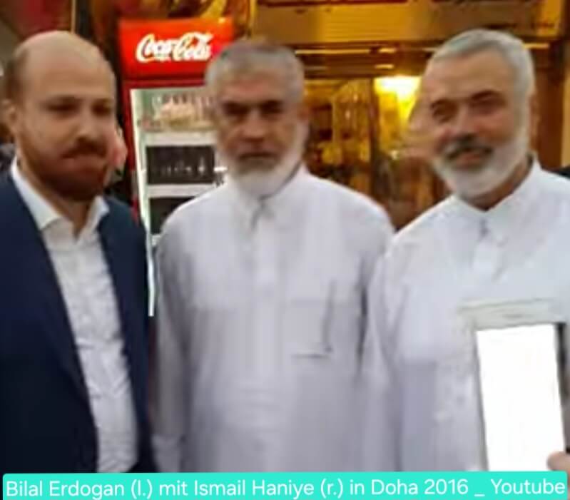 Erdoğan-Sohn Bilal (li.) 2016 mit Hamas-Chef Haniye (re.) in Doha.