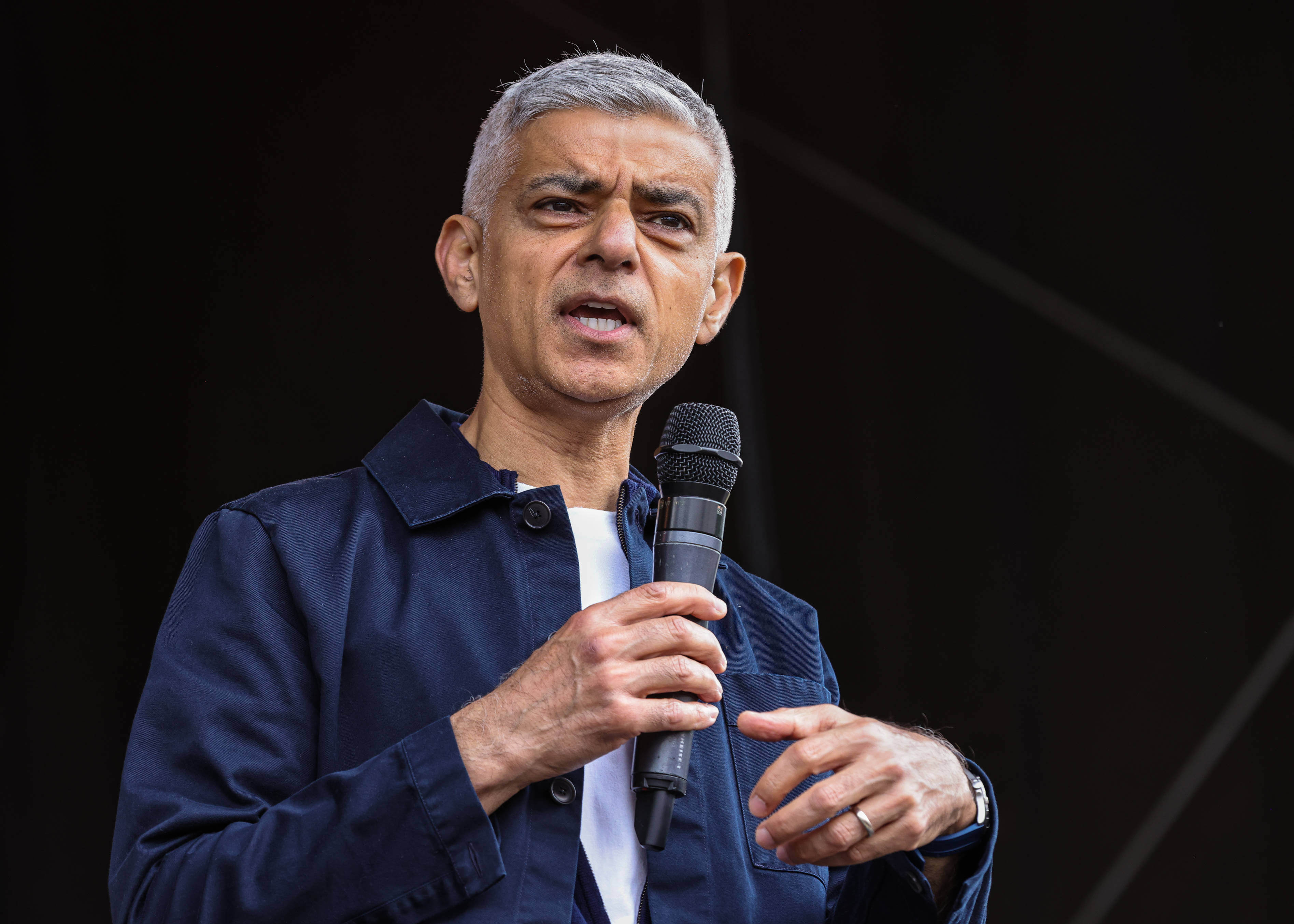 2025 leugnete Bürgermeister Sadiq Khan noch den systematischen Handel mit minderjährigen Mädchen in London. Das tut er heute nicht mehr.