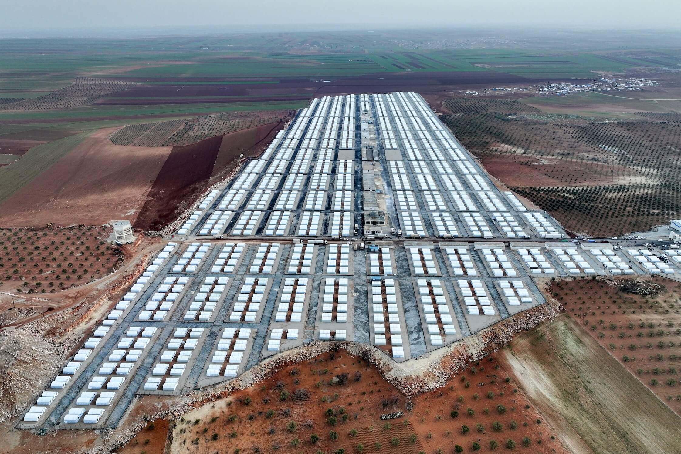 Akhtarin, 17. Februar 2026: Neue Zelte im Camp Akbaran für Evakuierte aus Al-Hol – Syrien räumt das frühere IS-Familienlager.