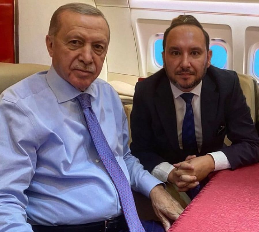 Verschwörungstheoretiker Akinci (hier mit Präsident Erdogan) kommt nach Salzburg.
