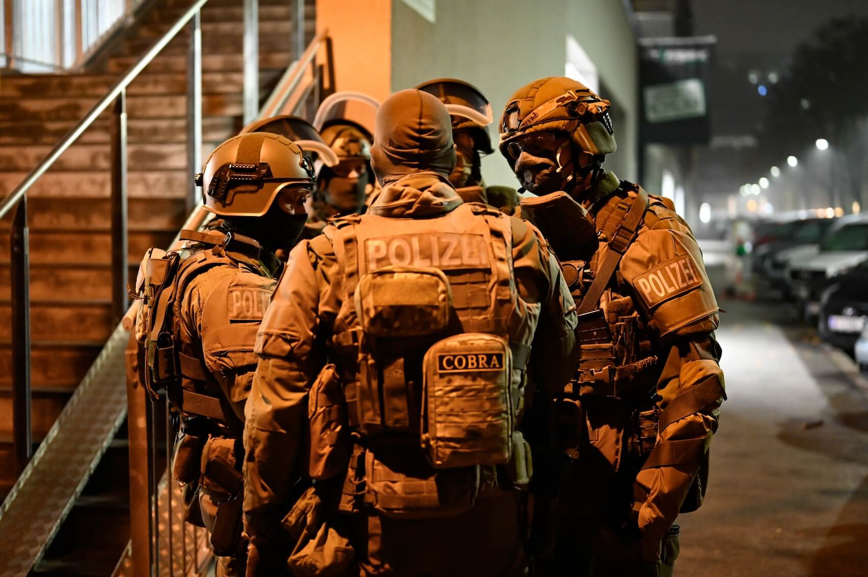 Polizeieinsatz im Rahmen der „Operation Luxor“ in Wien (2020): Großrazzien gegen mutmaßliche Netzwerke der Muslimbruderschaft und Hamas.