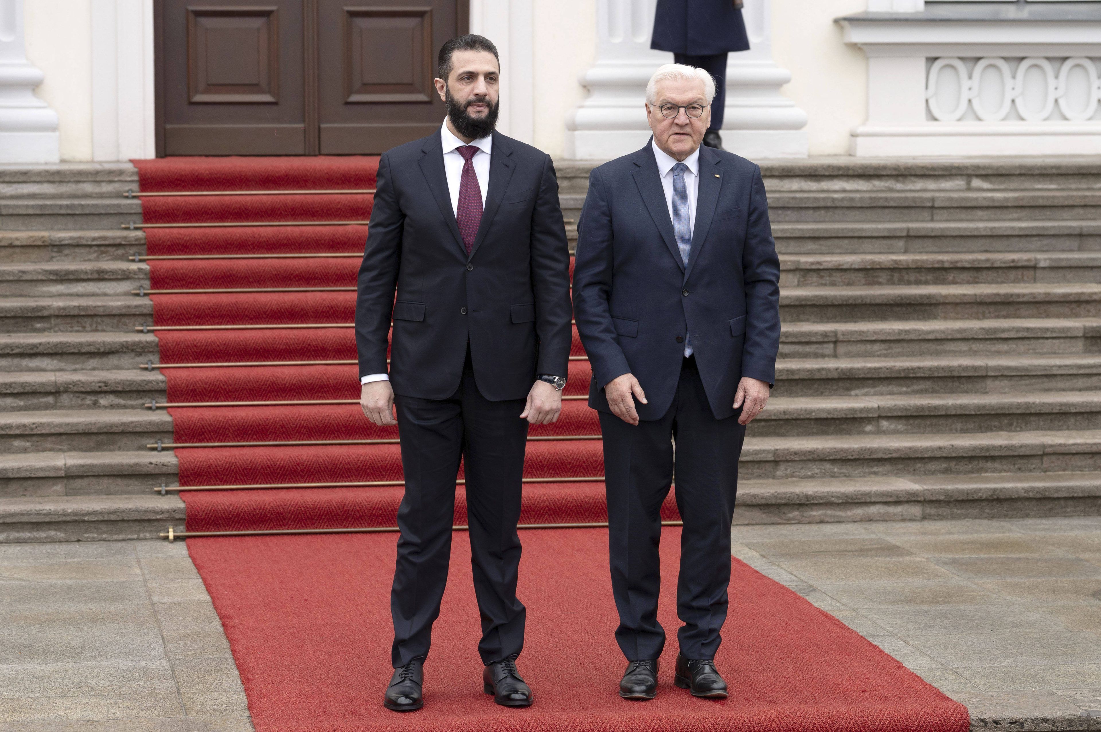 Für den islamistischen Ex-HTS-Terroristen und jetzigen Interimspräsidenten Ahmed al-Scharaa wird in Berlin der rote Teppich ausgerollt. Hier mit Bundespräsidenten Frank-Walter Steinmeier.