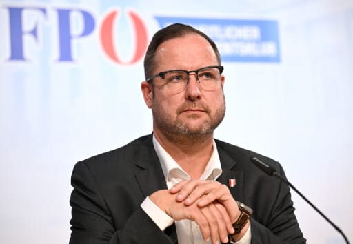 Hafenecker: „Wie eine flüchtende Regierung“ – scharfe Kritik an ORF-Posten