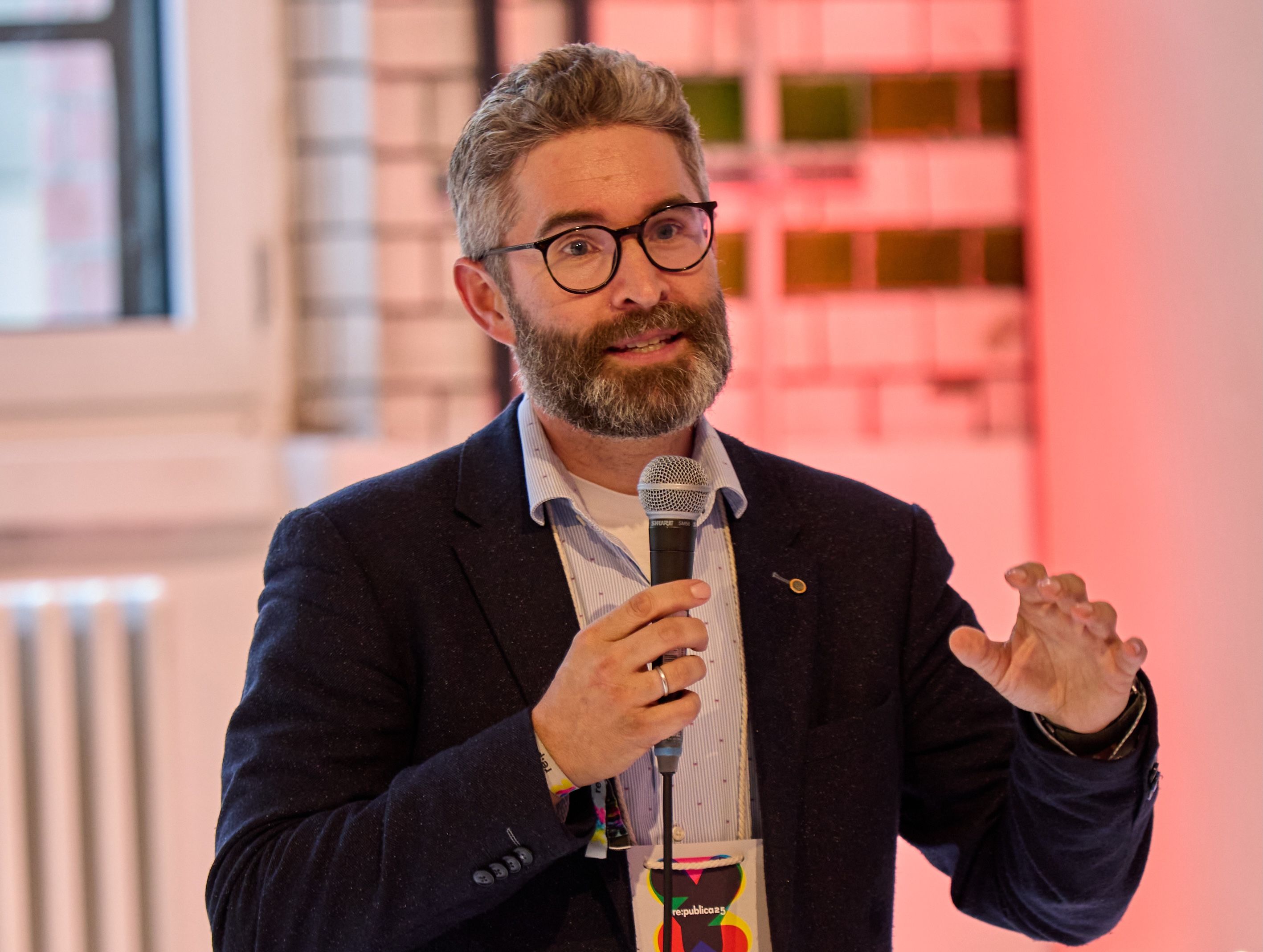 Rechtsprofessor Matthias C. Kettemann warnt: Ein Social-Media-Verbot für Kinder könnte EU-rechtswidrig und wirkungslos sein.