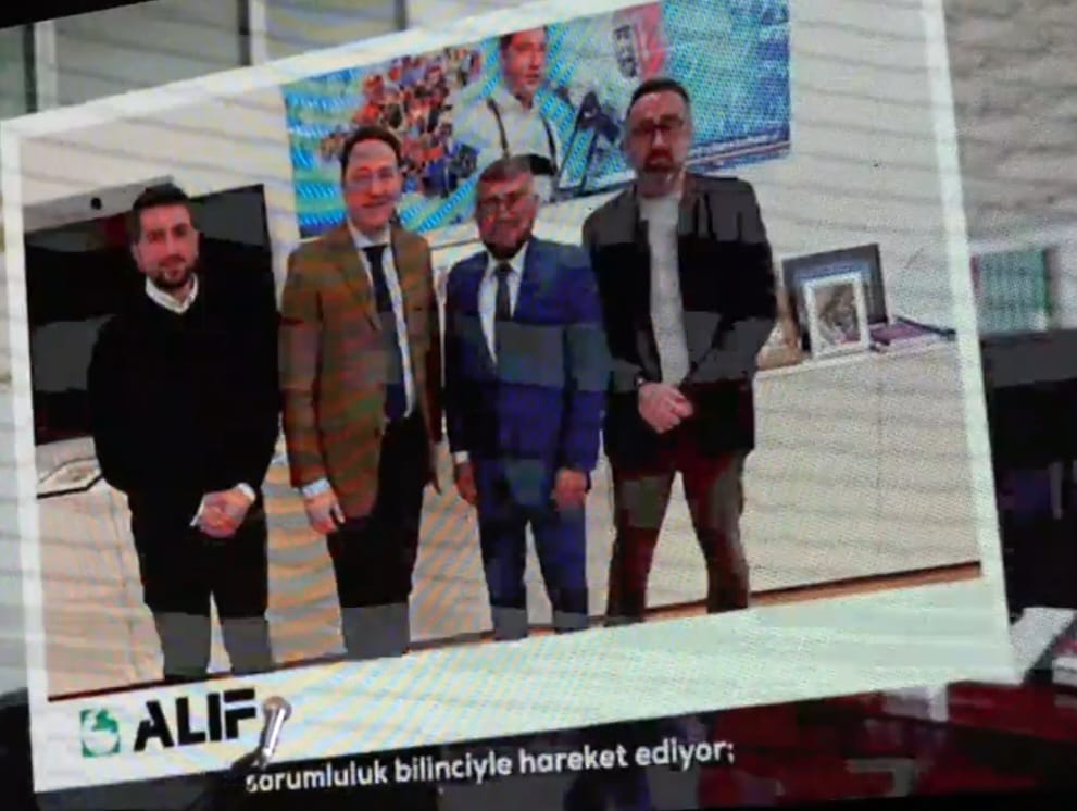 ALIF versucht sich Legitimität zu verschaffen und präsentiert in Salzburg ein altes Foto von einem Treffen mit dem oö. FPÖ-Landeschef Haimbuchner.
