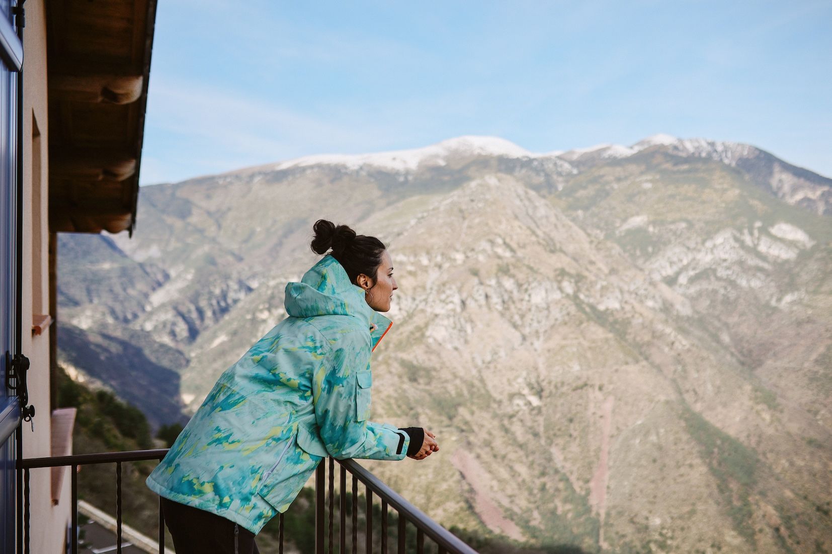 Symbolbild: Blick vom Balkon eines Alpen-Appartements