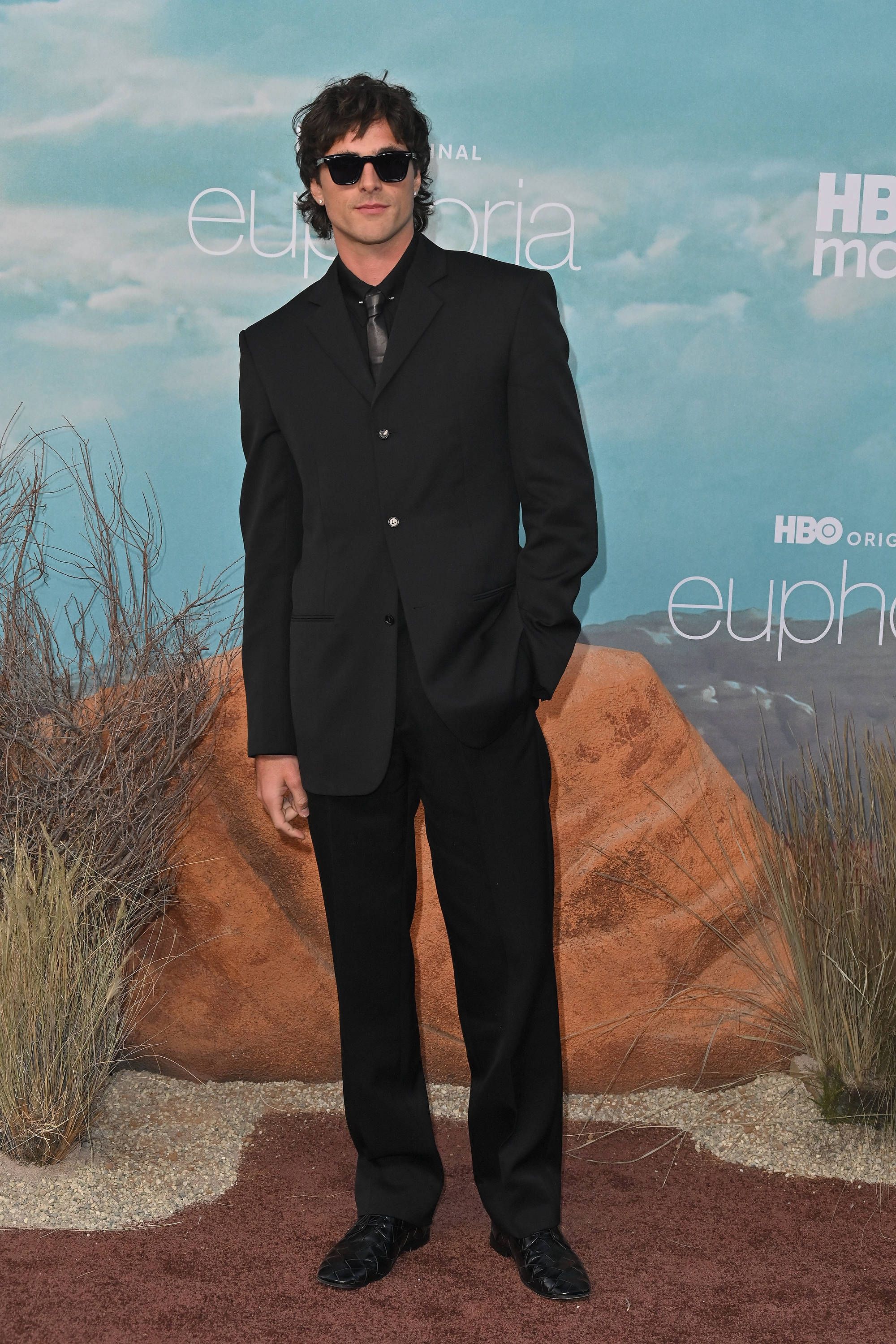 Jacob Elordi sorgt bei der Premiere für einen eleganten Auftritt.