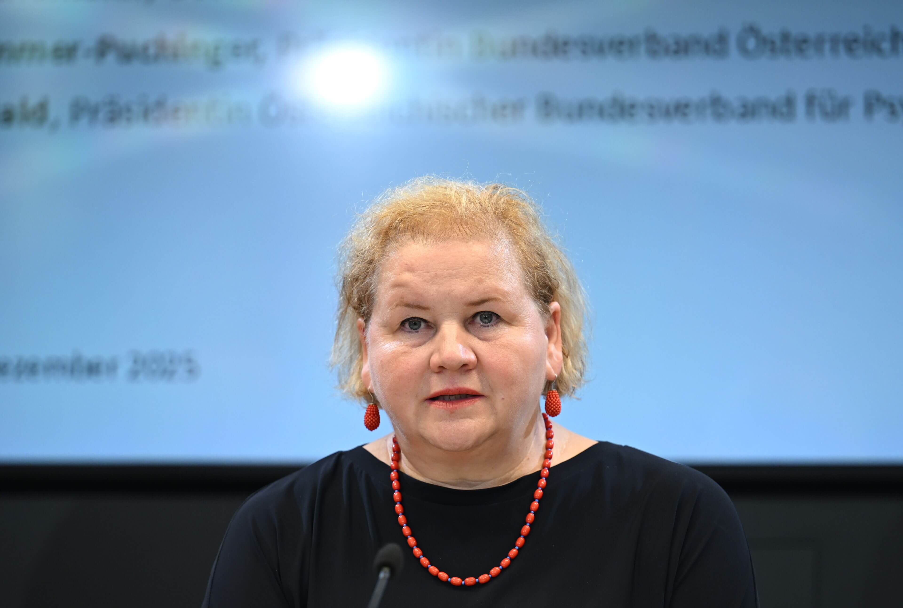 Bundesministerin Schumann ist für Arbeit, Soziales, Gesundheit, Pflege und Konsumentenschutz zuständig.