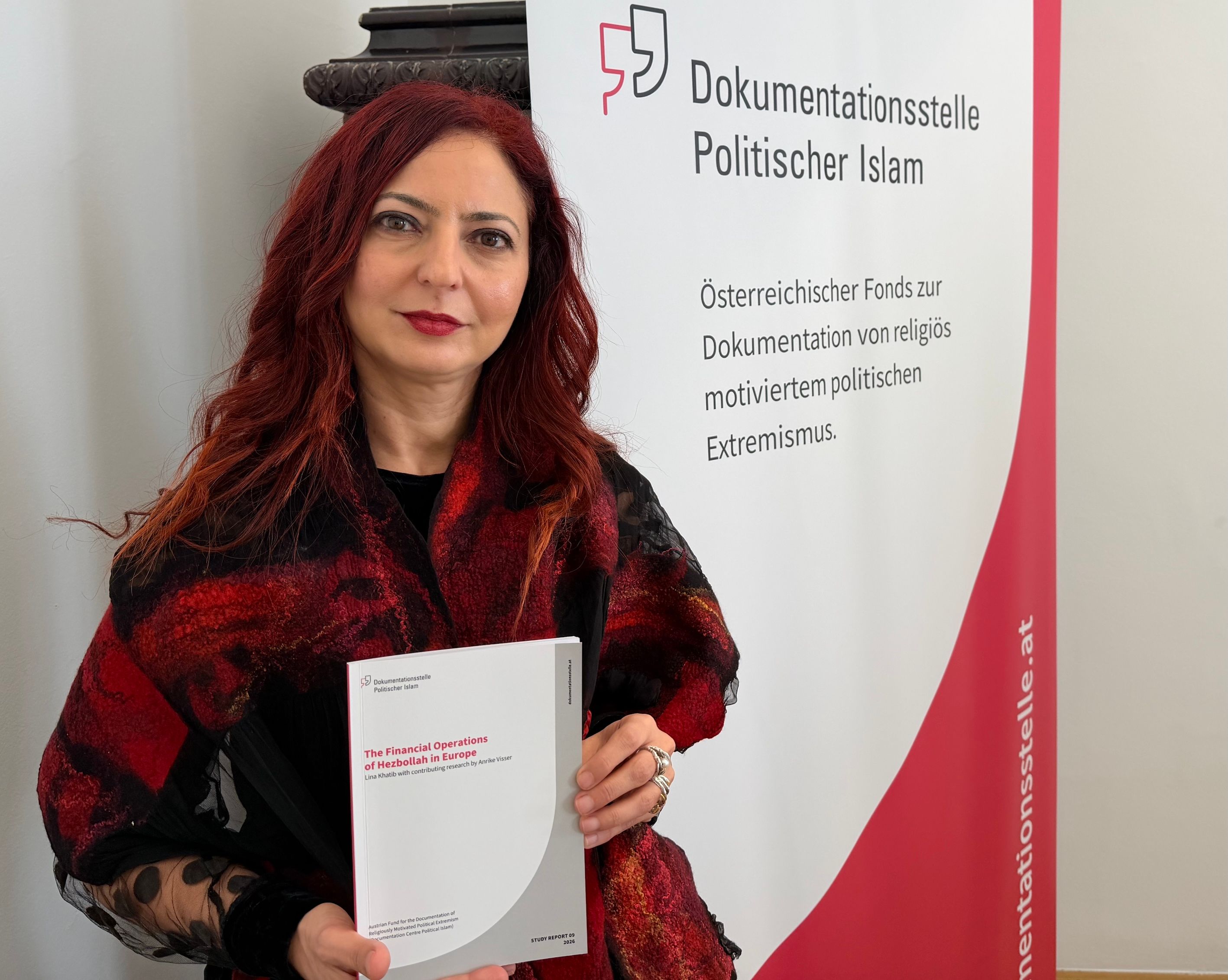 Lina Khatib (Bild) ist Associate Fellow bei Chatham House in London. Für die Studie, die erstmals Finanzflüsse der Hisbollah in Europa aufzeigt, ein Jahr lang recherchiert.