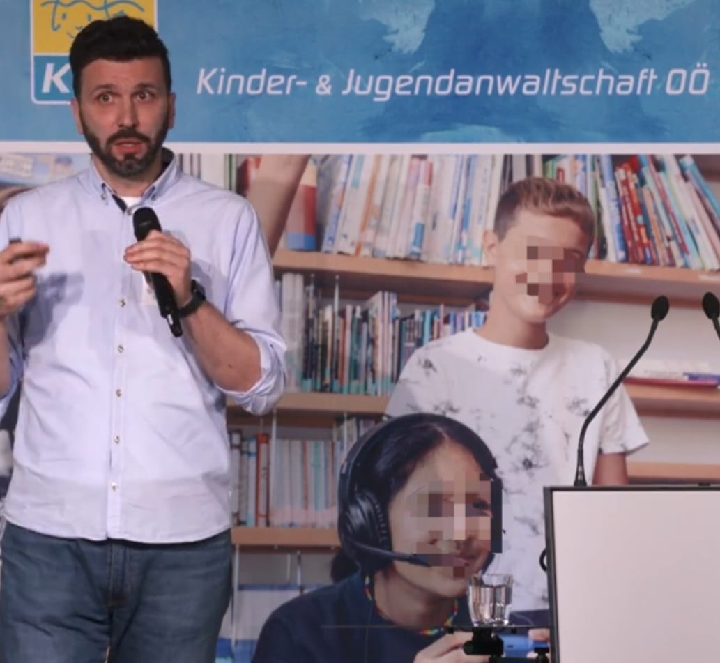 Moćević als Referent bei der Kinder- und Jugendanwaltschaft in Linz.