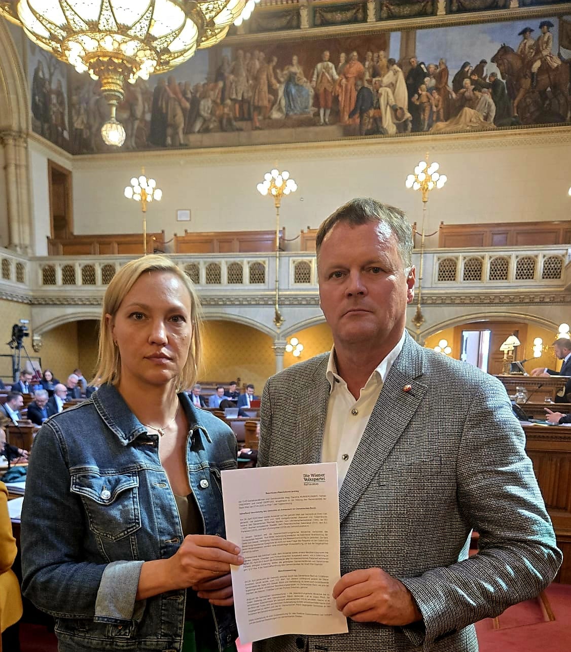 Caroline Hungerländer und Hannes Taborsky brachten den ÖVP-Antrag zur Verurteilung des Armenier-Genozids im Wiener Gemeinderat ein. Darin forderten sie auch Unterstützung für ein Denkmal der armenischen Gemeinde in Wien.
