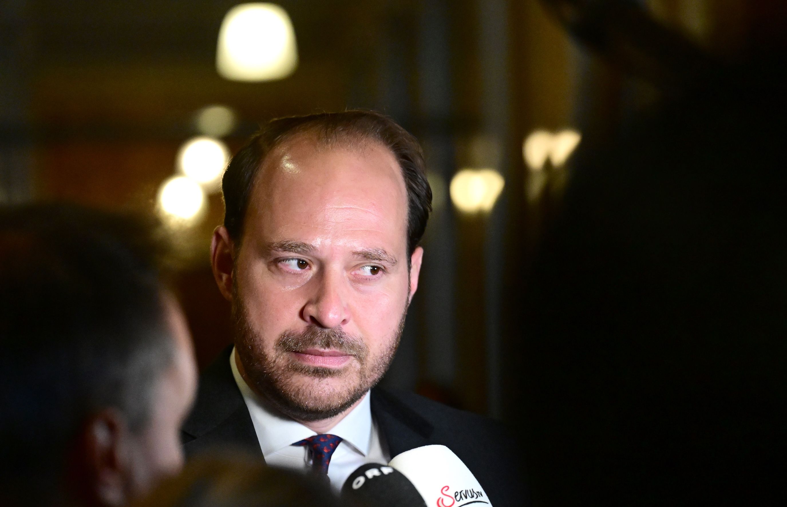 NEOS-Klubvize Nikolaus Scherak will nicht, dass der Verfassungsschutz die eigenen Mitarbeiter überprüft.