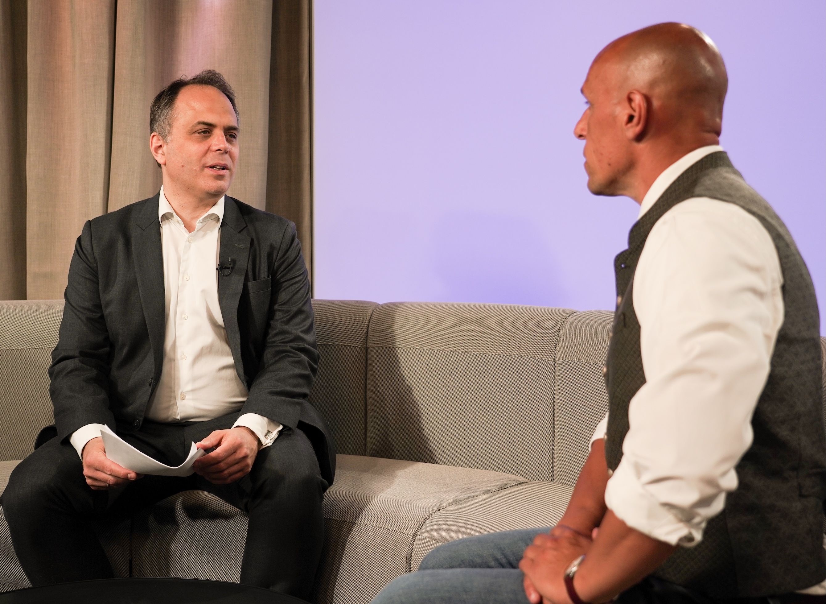 Fiedler (r.) im TV-Gespräch mit exxpress-Redakteur Stefan Beig (l.).
