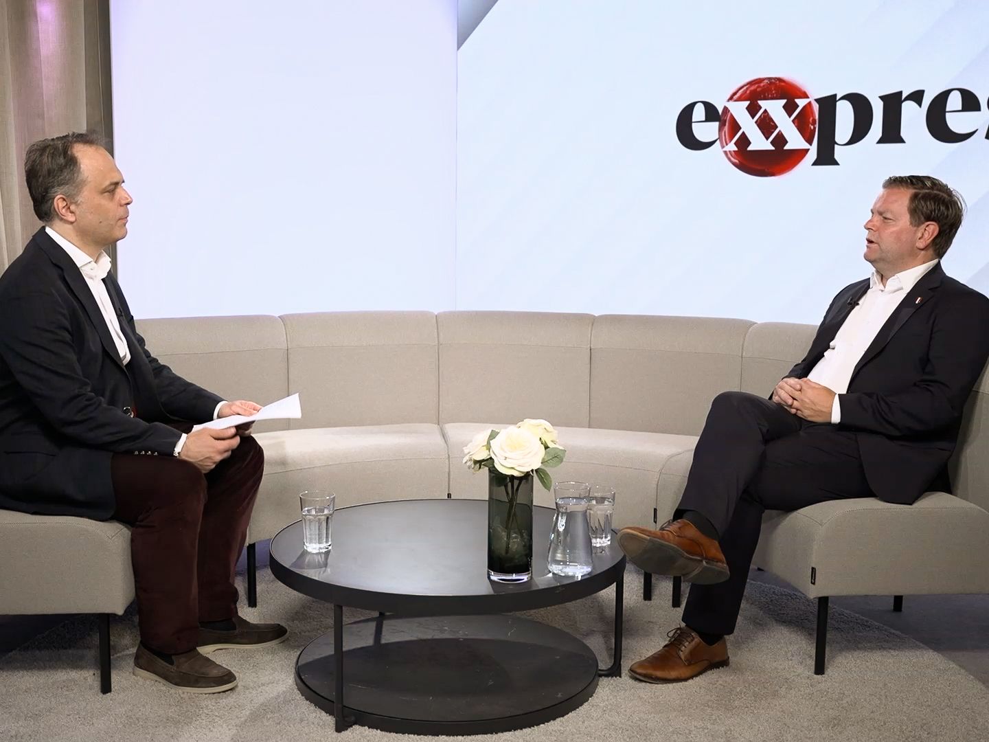 exxpress-Redakteur Stefan Beig (l.) sprach mit Markus Abwerzger (r.) über linke Gewalt, Sicherheit in Innsbruck, Migration und den möglichen Machtwechsel in Tirol.