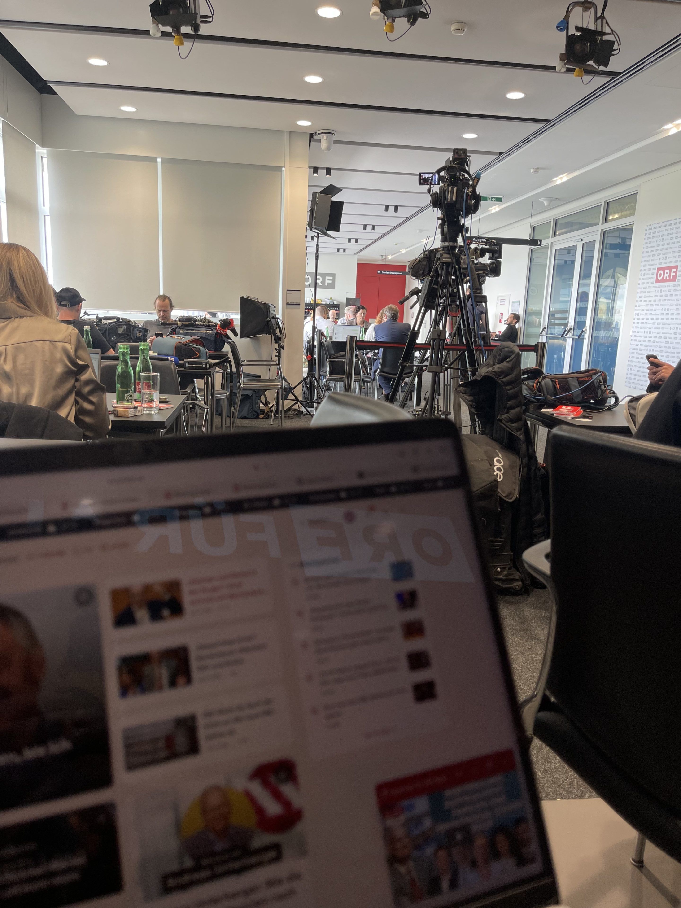 Mein Blick in die Medienlounge.