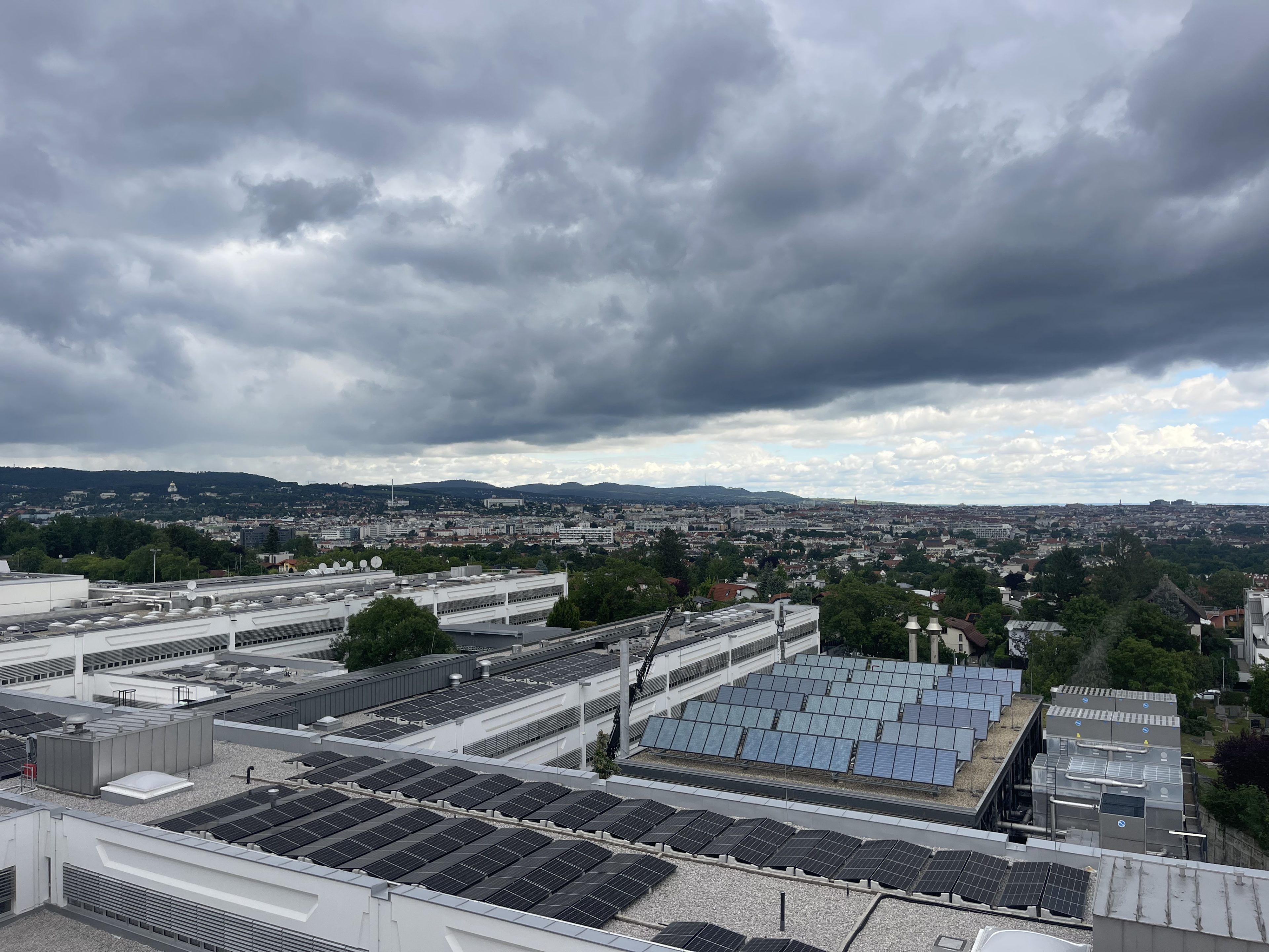 Die Aussicht vom Balkon der Medienlounge am Küniglberg.