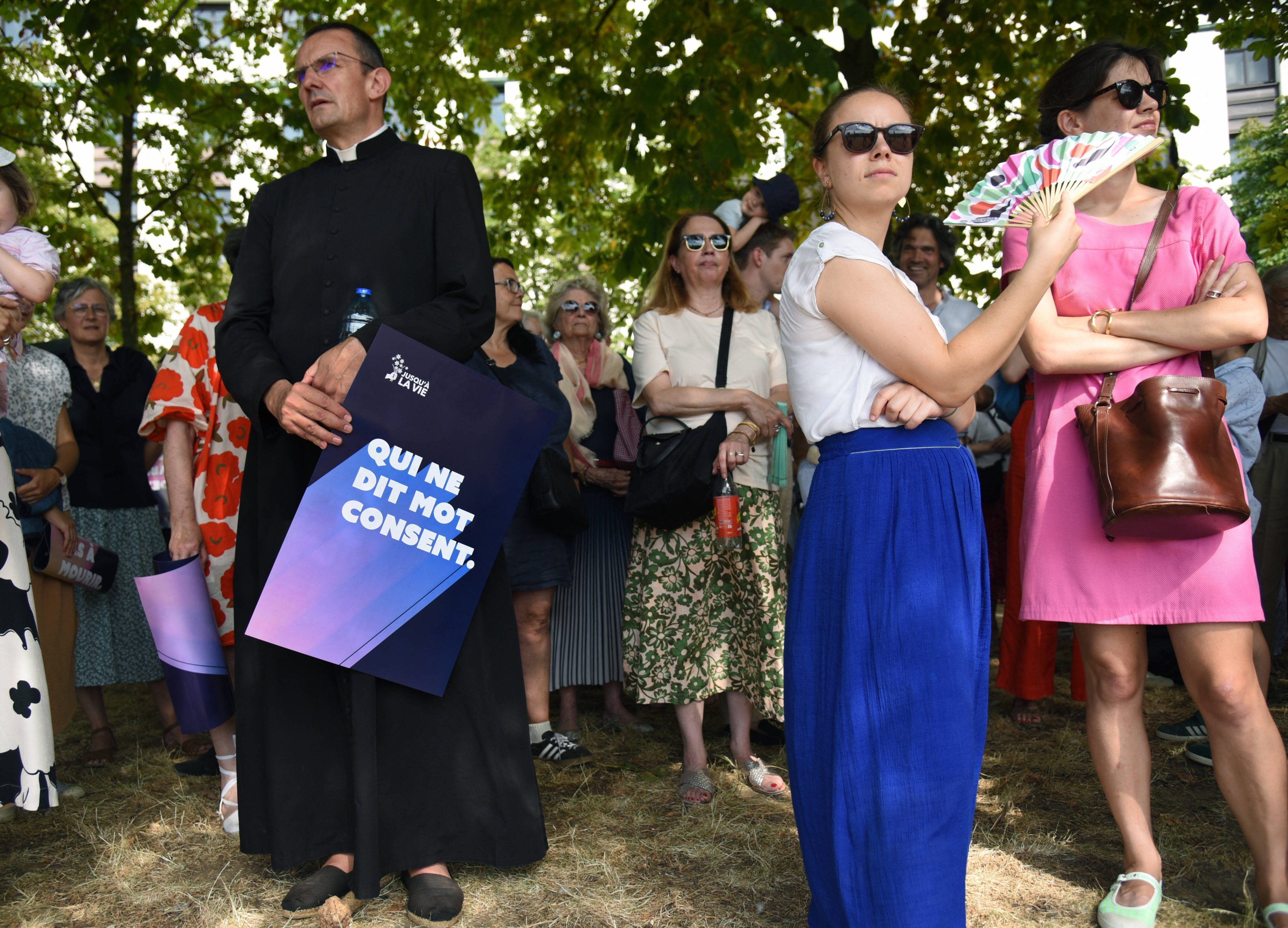 Auch dieser Priester war am 28. Juni auf der Demo gegen das problematische Gesetz mit dabei.