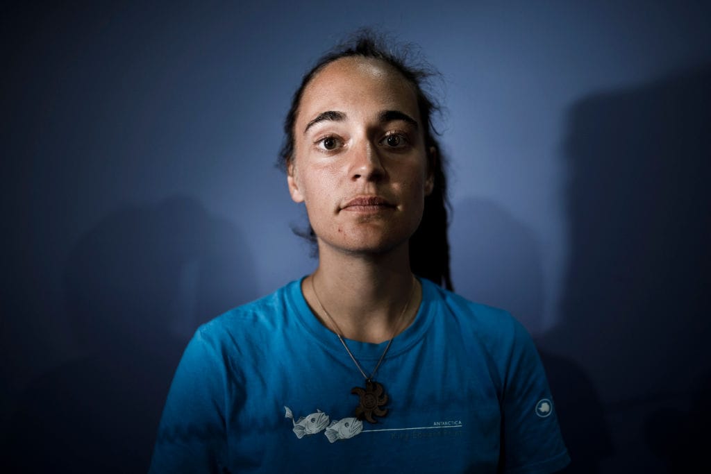 Carola Rackete, frühere Kapitänin der „Sea-Watch 3“, bei einer Buchpräsentation 2019 in Berlin. Im selben Jahr fuhr sie entgegen einem italienischen Verbot mit Migranten in den Hafen von Lampedusa ein und kollidierte dabei mit einem Boot der Finanzpolizei. Später forderte die Linksextremistin unter anderem die Abschaffung von Grenzen, Frontex und Kapitalismus sowie die Enteignung großer Energiekonzerne.