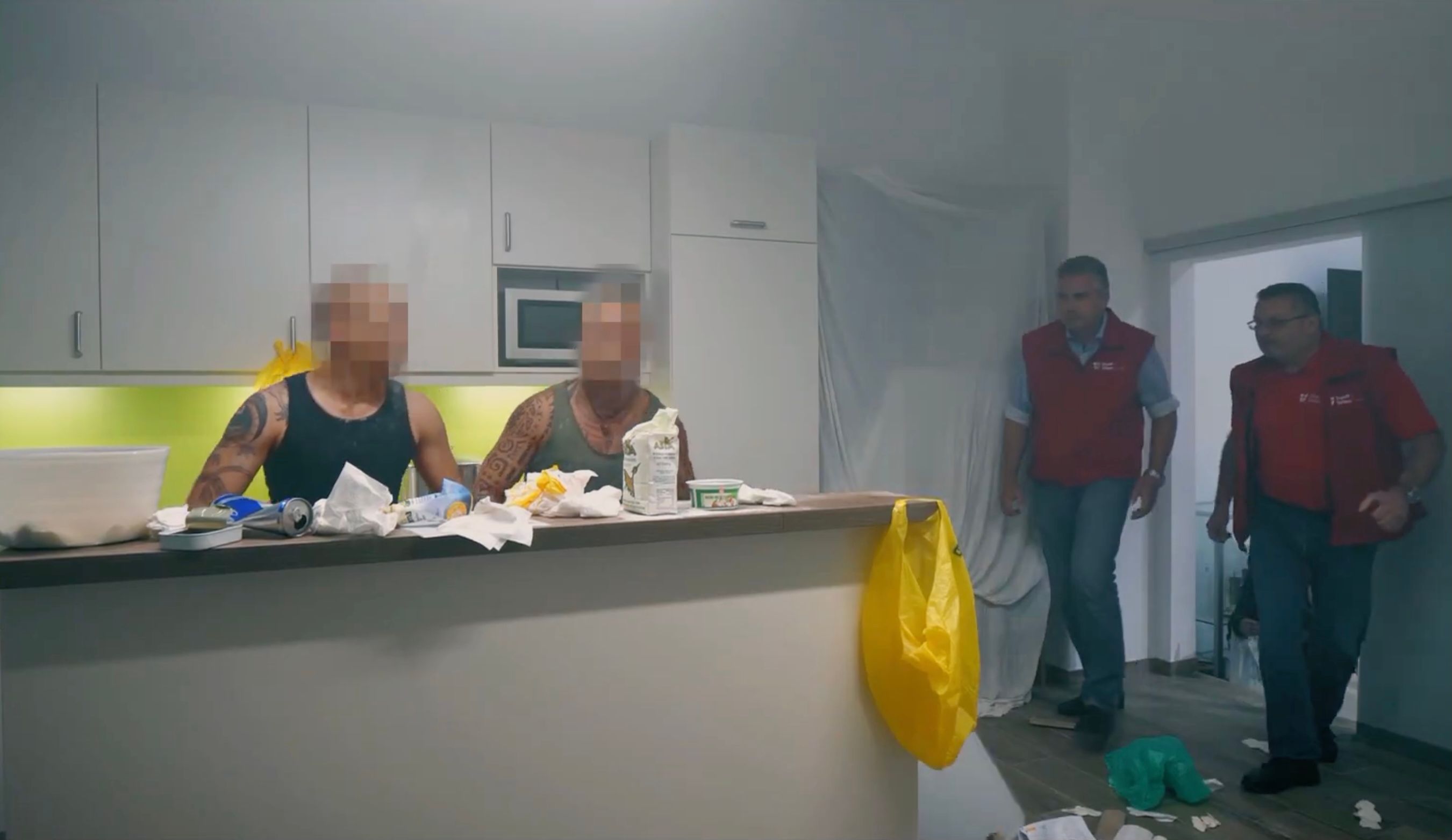 Die „Sheriffs“ rücken an: Andreas Kutheil (vorn) und Alexander Hengl im offiziellen Marktamt-Video. Heute wird nicht die Pfuscherküche, sondern die frühere Führung der MA 59 durchleuchtet.