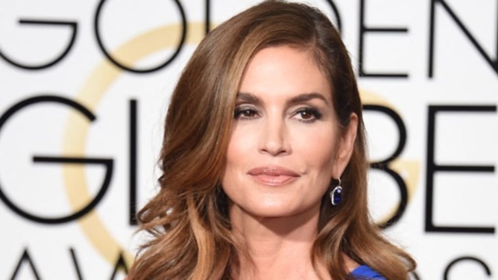 WOW! Cindy Crawford posiert unten ohne für die Vogue - lifestyle - exxpress Nachrichten