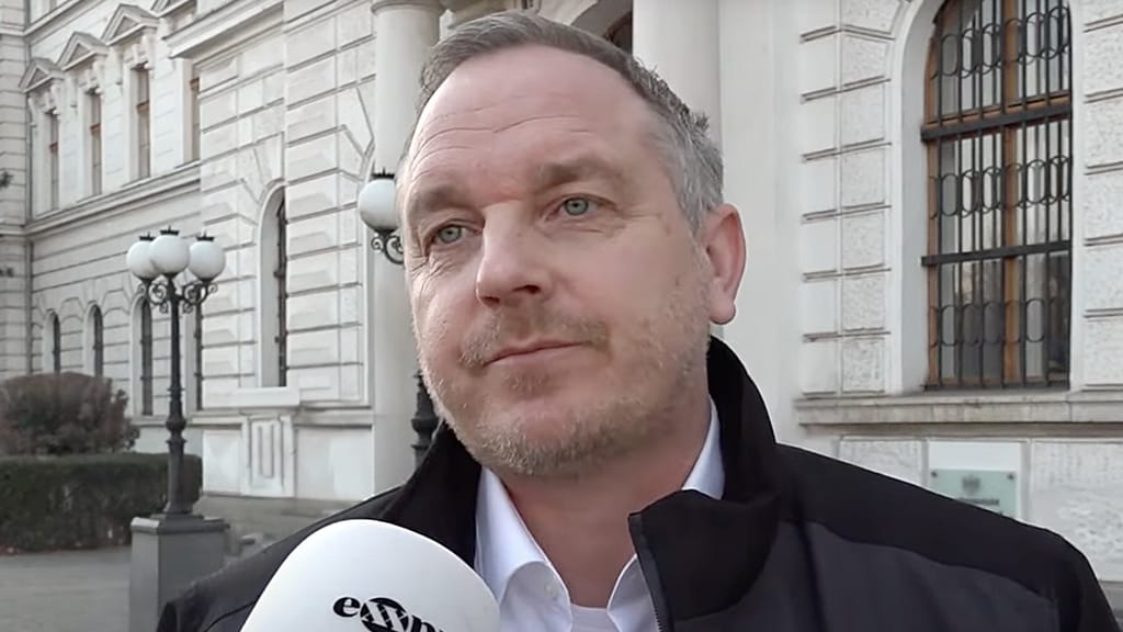 Nach Wut-Posting gegen das Rote Kreuz: Ex-Sani droht Strafe von 27.000 Euro - news - exxpress Nachrichten