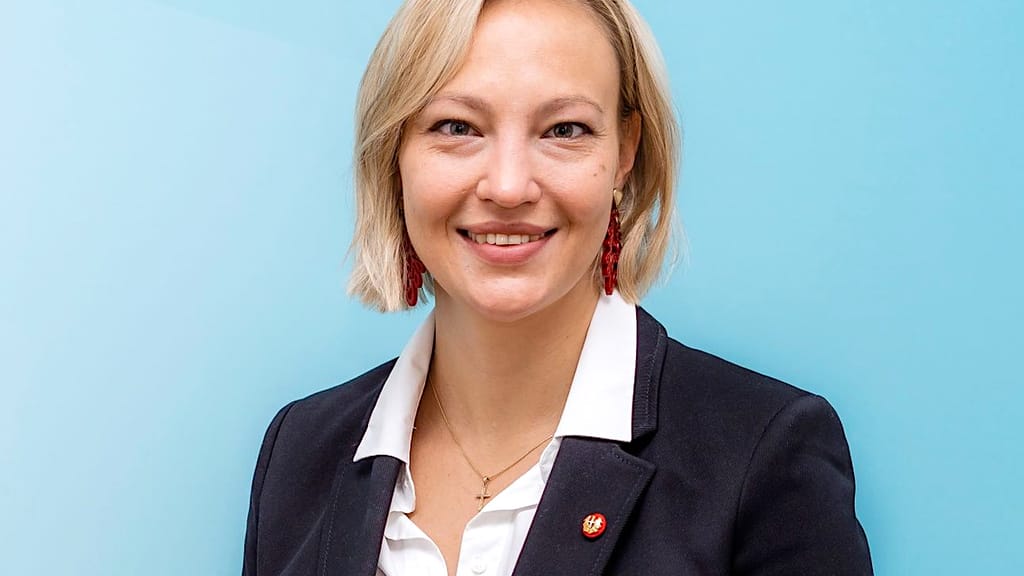 „Keine Toleranz für Christen“: ÖVP-Hungerländer entsetzt über Grünen-Sticker - politik - exxpress Nachrichten