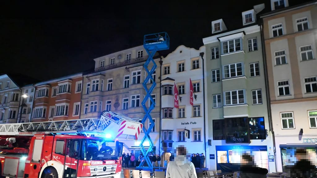 Tirol-Video: Die halbe Welt lacht über die verrückteste Fahrerflucht des Jahres - news - exxpress Nachrichten